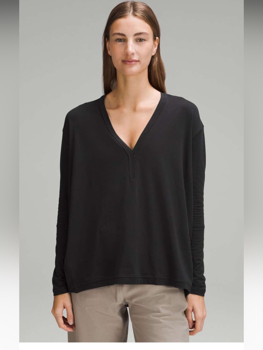 Size 6 Lululemon V Neck Back in Action Long Sleeve, bkack